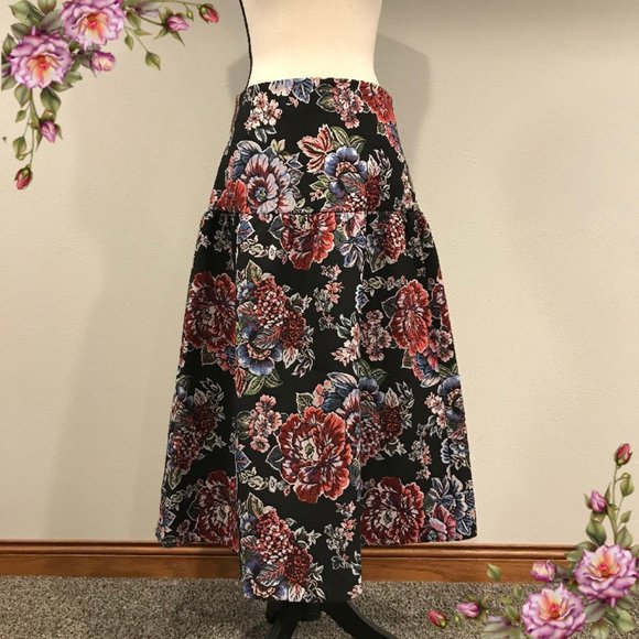 Zara Dresses & Skirts - ZARA gorgeous floral A-line skirt